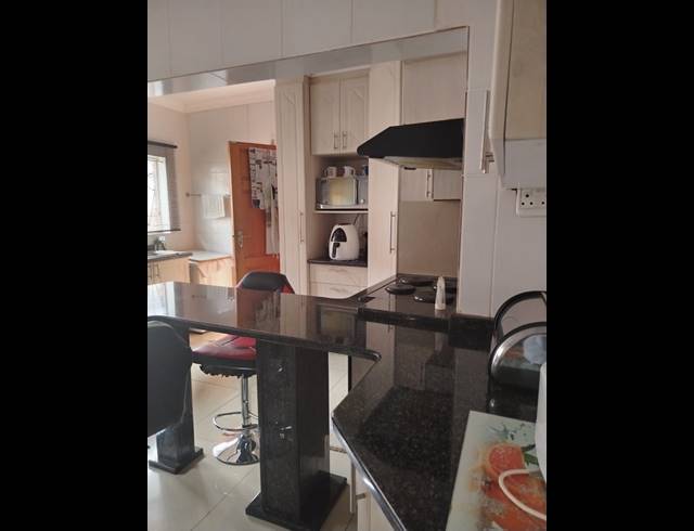 3 BEDROOM HOUSE FOR SALE IN LENNOXTON